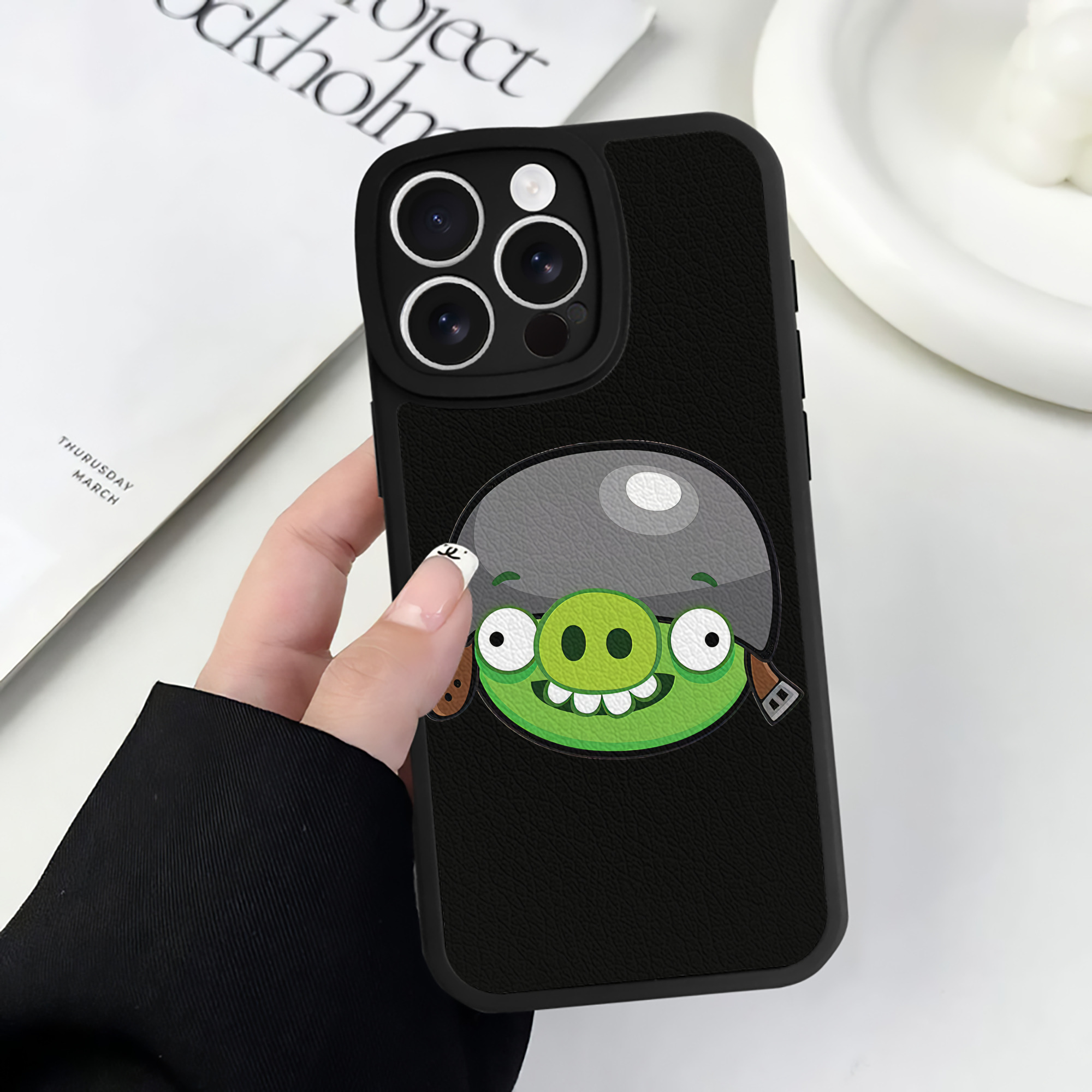 （画像用） Angry Birds アングリーバード 【iPhone 16シリーズ対応】シリコンスマホケース（レザー調） 材質：シリコン